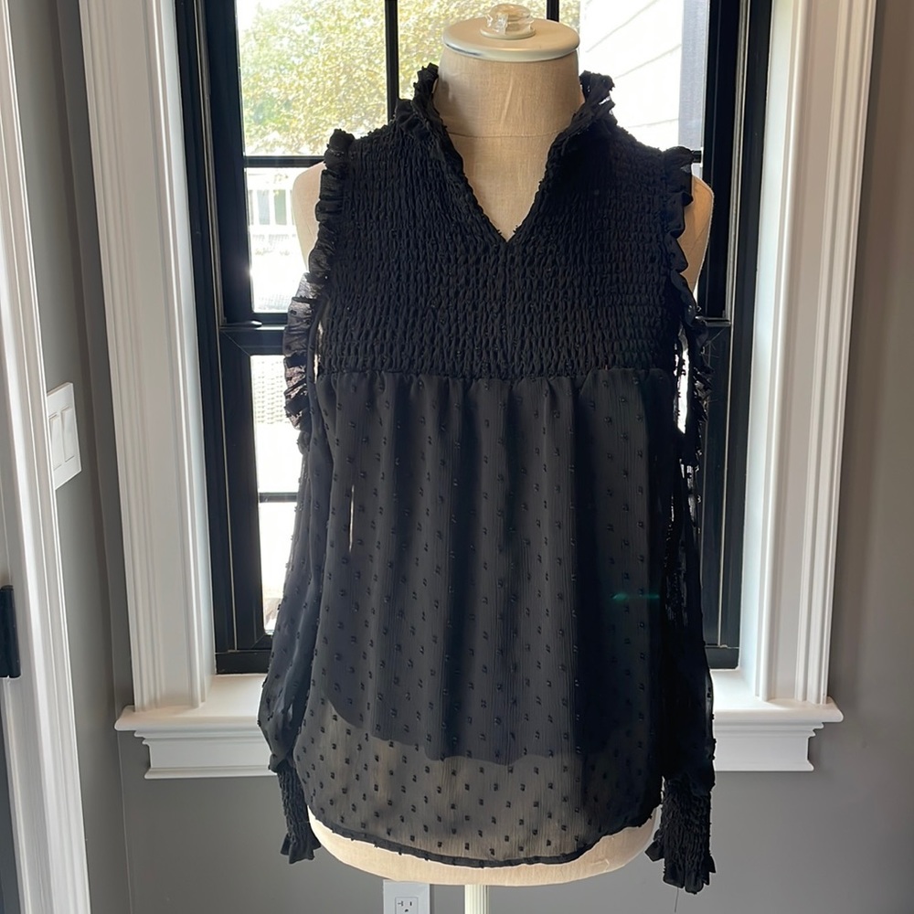 Black Cold Shoulder Shirt Size: M